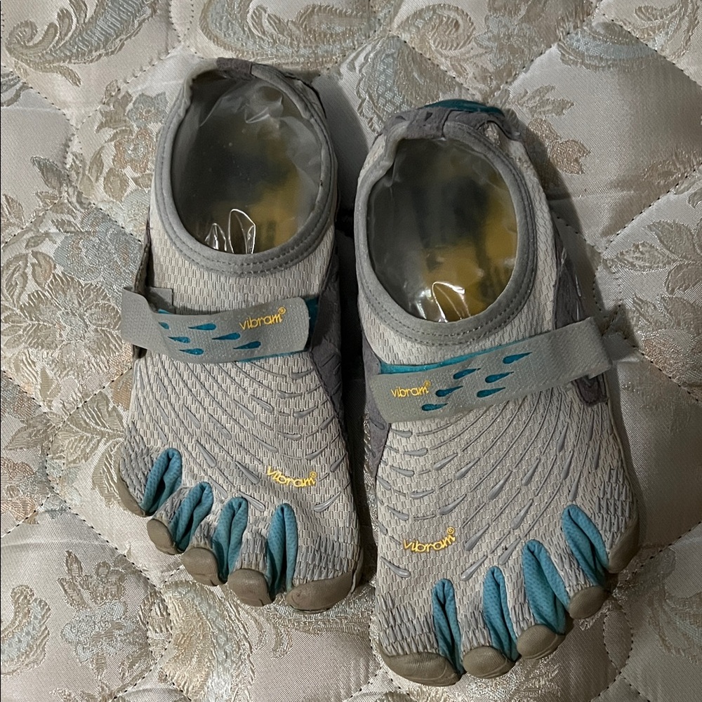 Vibram FiveFingers Gray and Blue Toe Shoes